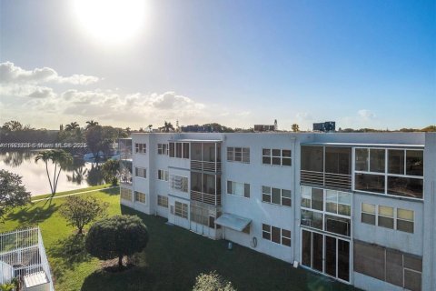 Condo in Hollywood, Florida, 1 bedroom № 1975725 - photo 22