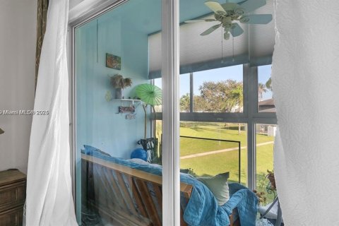 Condo in Hollywood, Florida, 1 bedroom № 1975725 - photo 13