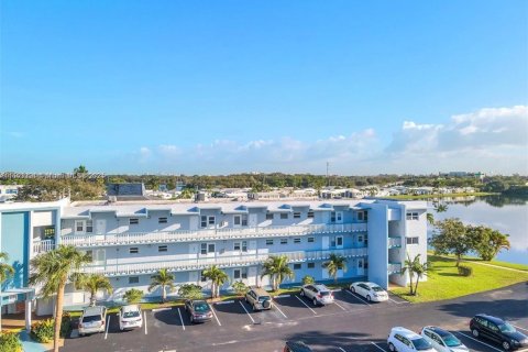 Condo in Hollywood, Florida, 1 bedroom № 1975725 - photo 24