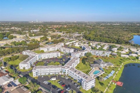 Condo in Hollywood, Florida, 1 bedroom № 1975725 - photo 25