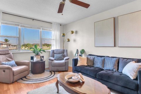 Condo in Hollywood, Florida, 1 bedroom № 1975725 - photo 5
