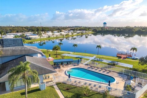 Condo in Hollywood, Florida, 1 bedroom № 1975725 - photo 20