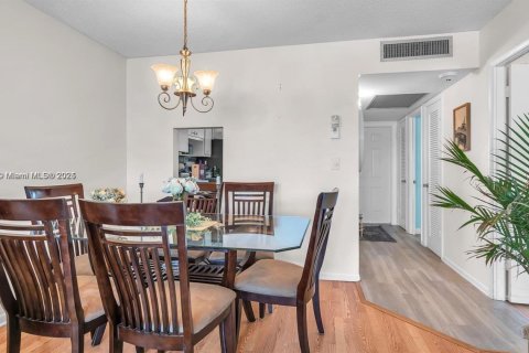 Condo in Hollywood, Florida, 1 bedroom № 1975725 - photo 7