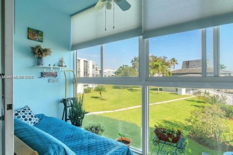 Condo in Hollywood, Florida, 1 bedroom № 1975725 - photo 14