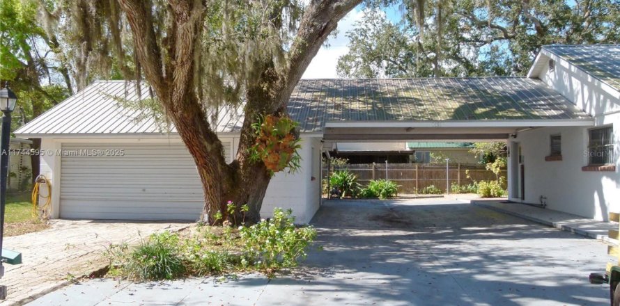 Casa en Okeechobee, Florida 2 dormitorios, 127.37 m2 № 1693188