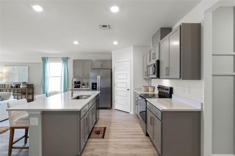 House in Winter Haven, Florida 5 bedrooms, 192.96 sq.m. № 2208162 - photo 7