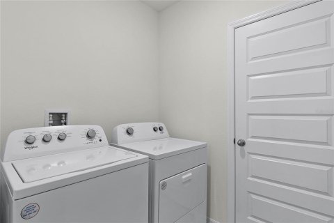 House in Winter Haven, Florida 5 bedrooms, 192.96 sq.m. № 2208162 - photo 26