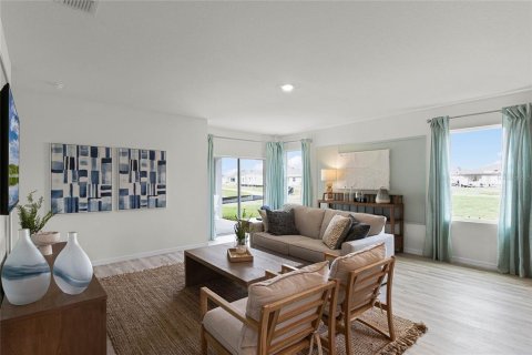 House in Winter Haven, Florida 5 bedrooms, 192.96 sq.m. № 2208162 - photo 14