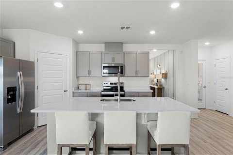 House in Winter Haven, Florida 5 bedrooms, 192.96 sq.m. № 2208162 - photo 9