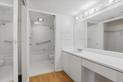 Condominio en venta en Pembroke Pines, Florida, 2 dormitorios, 95.88 m2 № 2008357 - foto 13