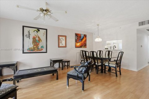 Condominio en venta en Pembroke Pines, Florida, 2 dormitorios, 95.88 m2 № 2008357 - foto 3