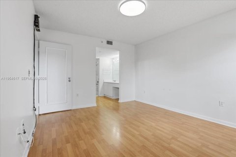 Condominio en venta en Pembroke Pines, Florida, 2 dormitorios, 95.88 m2 № 2008357 - foto 11