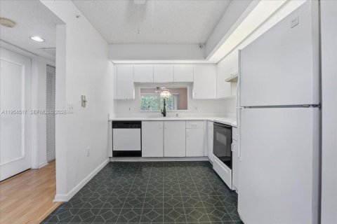 Condominio en venta en Pembroke Pines, Florida, 2 dormitorios, 95.88 m2 № 2008357 - foto 6