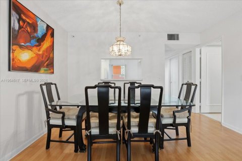 Condominio en venta en Pembroke Pines, Florida, 2 dormitorios, 95.88 m2 № 2008357 - foto 5