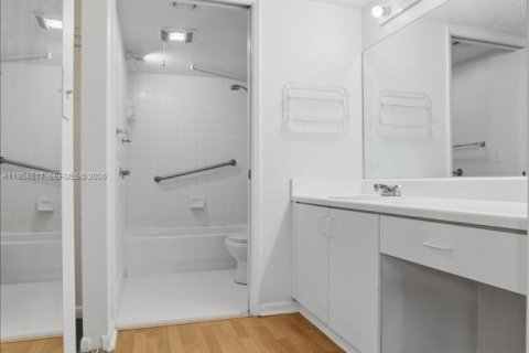 Condominio en venta en Pembroke Pines, Florida, 2 dormitorios, 95.88 m2 № 2008357 - foto 15