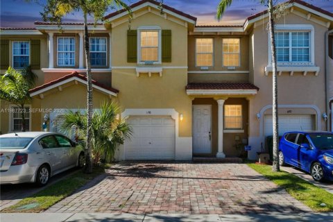 Купить таунхаус в Хомстед, Флорида 3 спальни, 145.3м2, № 2048692 - фото 3