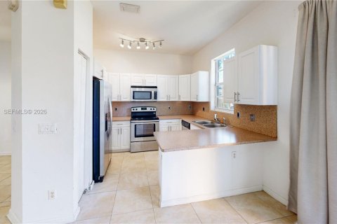 Купить таунхаус в Хомстед, Флорида 3 спальни, 145.3м2, № 2048692 - фото 12