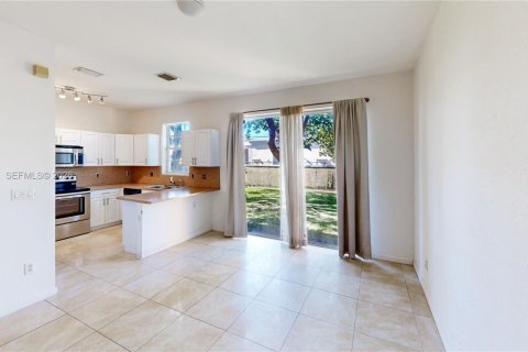 Купить таунхаус в Хомстед, Флорида 3 спальни, 145.3м2, № 2048692 - фото 10