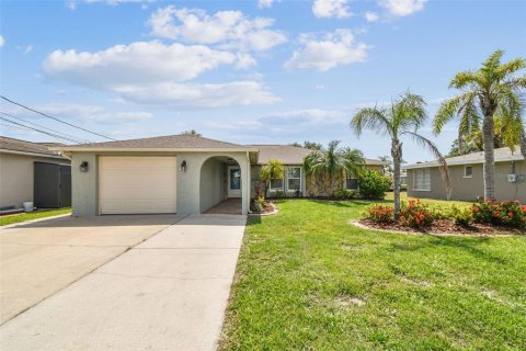 Casa en alquiler en Hudson, Florida, 3 dormitorios, 158.31 m2 № 1908445 - foto 1