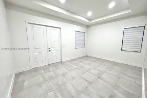 Villa ou maison à louer à Miramar, Floride: 3 chambres, 190.17 m2 № 2033275 - photo 8