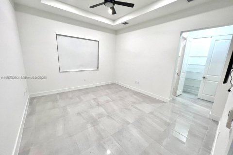 Villa ou maison à louer à Miramar, Floride: 3 chambres, 190.17 m2 № 2033275 - photo 7