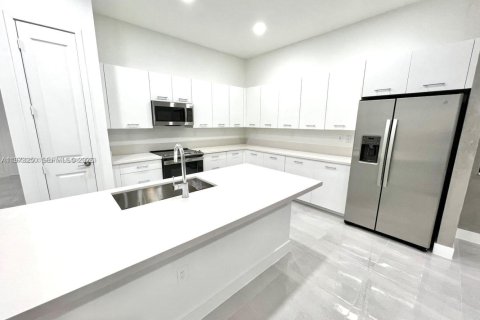 Villa ou maison à louer à Miramar, Floride: 3 chambres, 190.17 m2 № 2033275 - photo 9