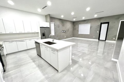 Villa ou maison à louer à Miramar, Floride: 3 chambres, 190.17 m2 № 2033275 - photo 10