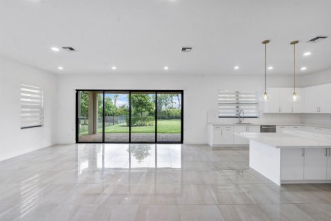 House in Parkland, Florida 5 bedrooms, 367.8 sq.m. № 2087563 - photo 14