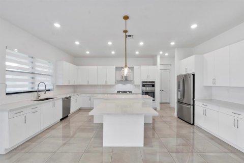 House in Parkland, Florida 5 bedrooms, 367.8 sq.m. № 2087563 - photo 17