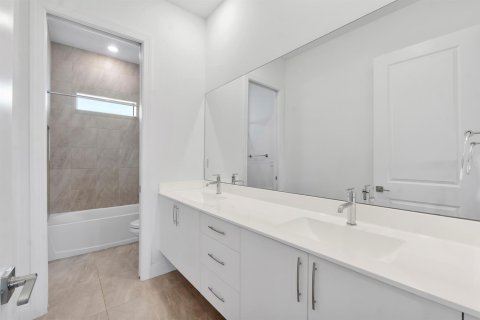 House in Parkland, Florida 5 bedrooms, 367.8 sq.m. № 2087563 - photo 29
