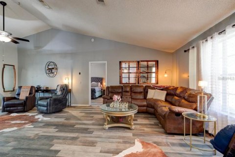 Casa en venta en Deltona, Florida, 3 dormitorios, 149.85 m2 № 2345279 - foto 4