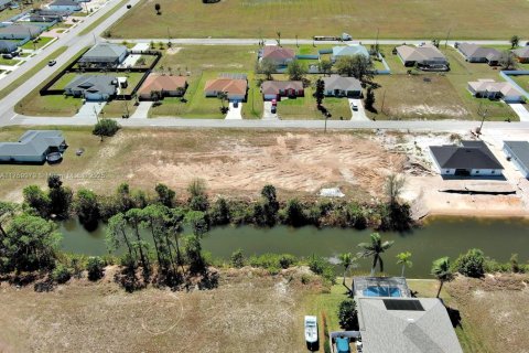 Terreno en venta en Cape Coral, Florida № 1985390 - foto 25