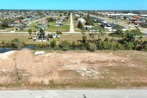 Terreno en venta en Cape Coral, Florida № 1985390 - foto 13