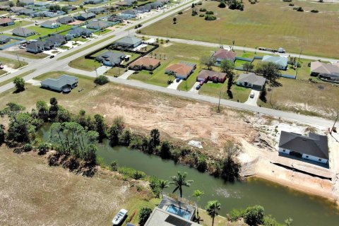 Terreno en venta en Cape Coral, Florida № 1985390 - foto 1