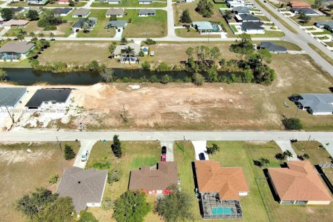 Terreno en venta en Cape Coral, Florida № 1985390 - foto 17
