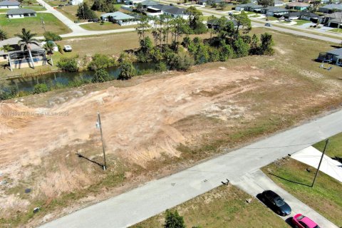 Terreno en venta en Cape Coral, Florida № 1985390 - foto 11