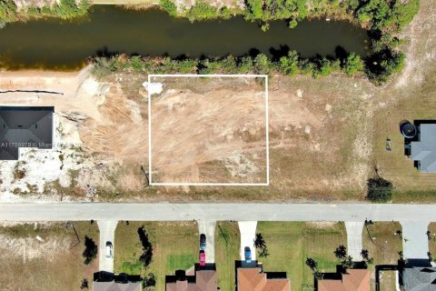 Terreno en venta en Cape Coral, Florida № 1985390 - foto 4