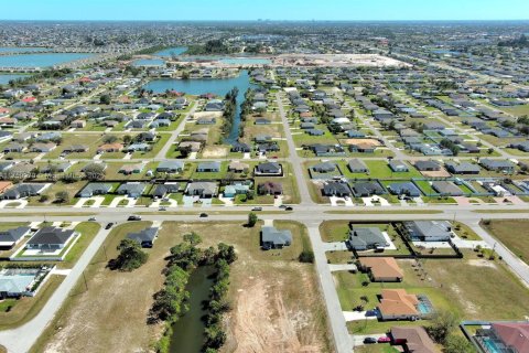 Terreno en venta en Cape Coral, Florida № 1985390 - foto 22