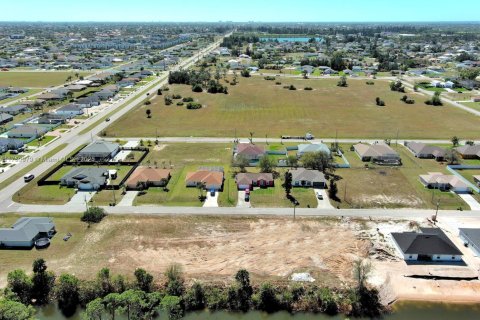 Terreno en venta en Cape Coral, Florida № 1985390 - foto 26