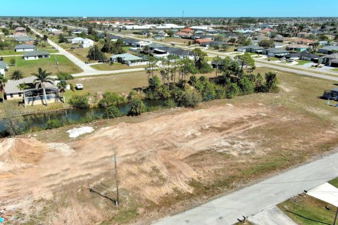 Terreno en venta en Cape Coral, Florida № 1985390 - foto 10