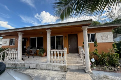 Propiedad comercial en venta en Miami, Florida, 168.25 m2 № 2089261 - foto 2