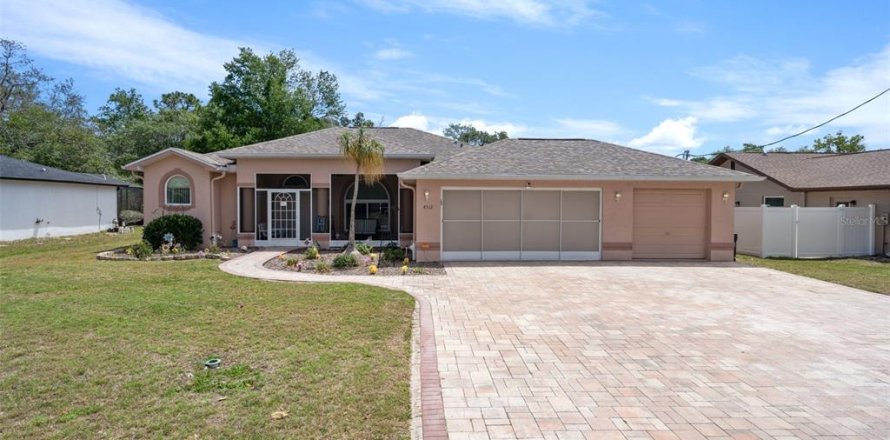 Casa en Spring Hill, Florida 3 dormitorios, 174.28 m2 № 2239632