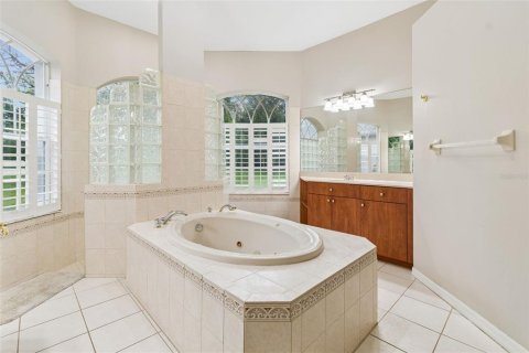Casa en venta en Zephyrhills, Florida, 4 dormitorios, 237.27 m2 № 2152279 - foto 19