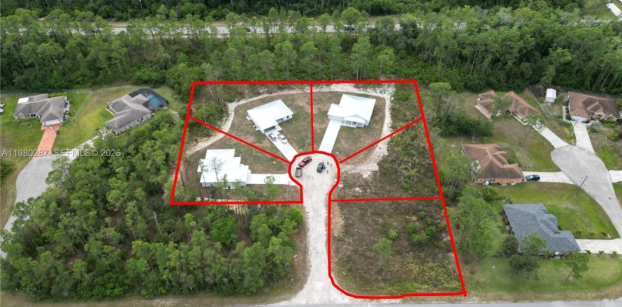 Commercial property in Lehigh Acres, Florida № 2079642