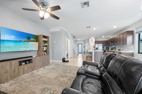 Купить виллу или дом в Хомстед, Флорида 3 спальни, 164.62м2, № 2051998 - фото 13