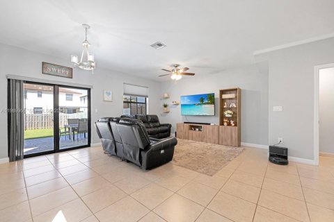 Купить виллу или дом в Хомстед, Флорида 3 спальни, 164.62м2, № 2051998 - фото 12