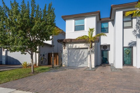 Купить виллу или дом в Хомстед, Флорида 3 спальни, 164.62м2, № 2051998 - фото 2