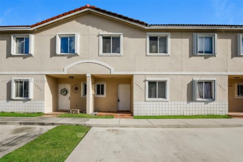 House in Miami, Florida 4 bedrooms, 128.76 sq.m. № 2060294