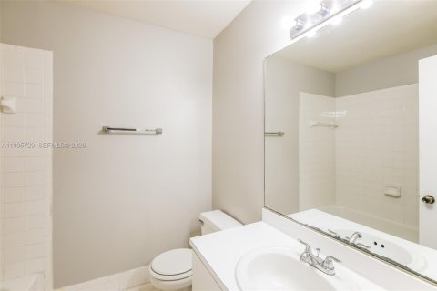 House in Miami, Florida 4 bedrooms, 128.76 sq.m. № 2060294 - photo 17