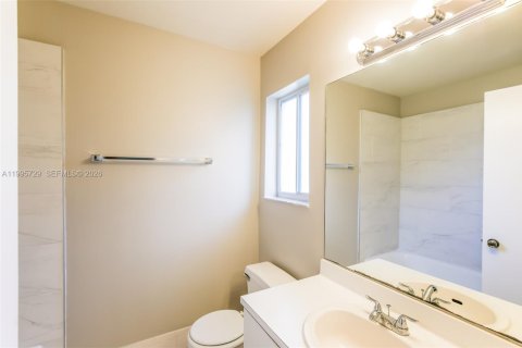 House in Miami, Florida 4 bedrooms, 128.76 sq.m. № 2060294 - photo 15